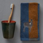 ponge brode ray bleu et caramel Cvennes- Serviette invite 30x30 - Sylvie Thiriez