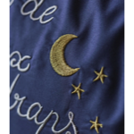 Taie d'oreiller brodée Dans de beaux draps Pierre bleue - Sylvie Thiriez