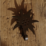 Patère metal edelweiss 1 crochet aspect rouillé 5cm