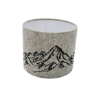 Abat-jour Ø20 cm en feutre - Broderies montagnes noires