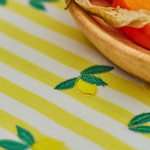 Chemin de table brodé Sorbet - Sylvie Thiriez