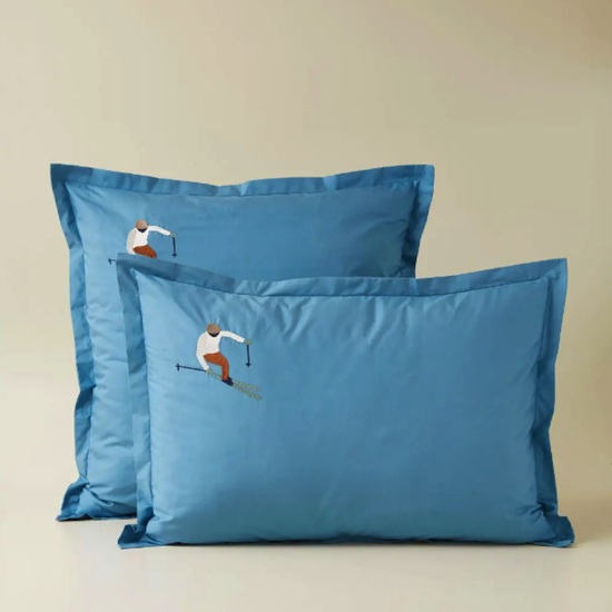 Taie d'oreiller brodée 65x65 Après-ski vague - Sylvie Thiriez