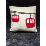 Coussin en laine blanc - Télécabines rouge - 50x50