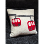 Coussin en laine blanc - Télécabines rouge - 50x50