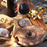 Boîte et ses 6 sous verre Vache en bois de manguier brûlé