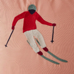 Taie d'oreiller brodée 50x80 Après-ski rose pêche - Sylvie Thiriez