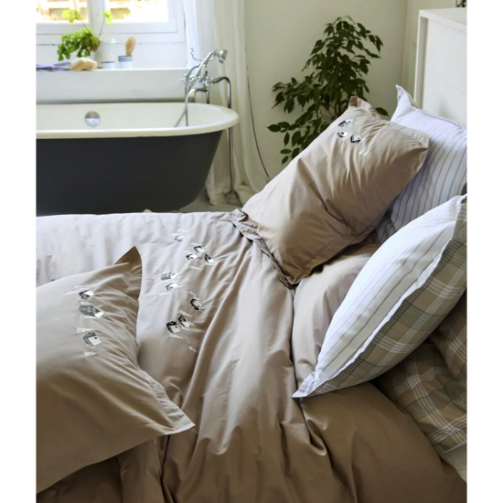 Housse de couette brodée Au coeur de la vallée Taupe - Sylvie Thiriez